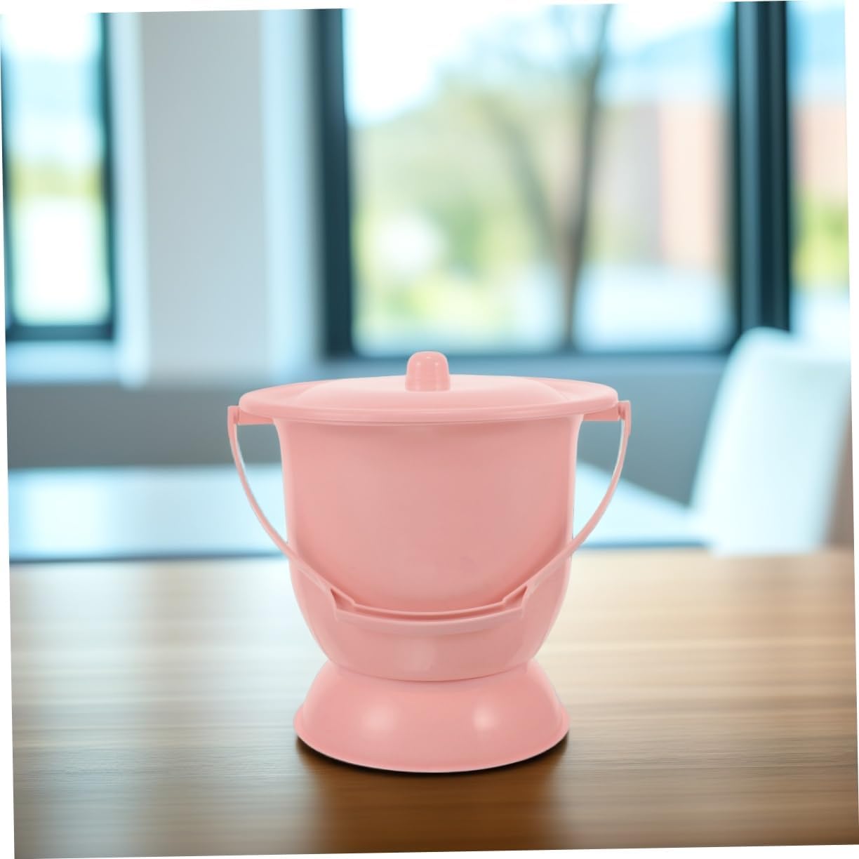 Chamber Pot for Adults Lid Portable Urinal Bedpan Urine Bucket Plastic Spittoon for Bedroom Use for Seniors and Pregnant Women