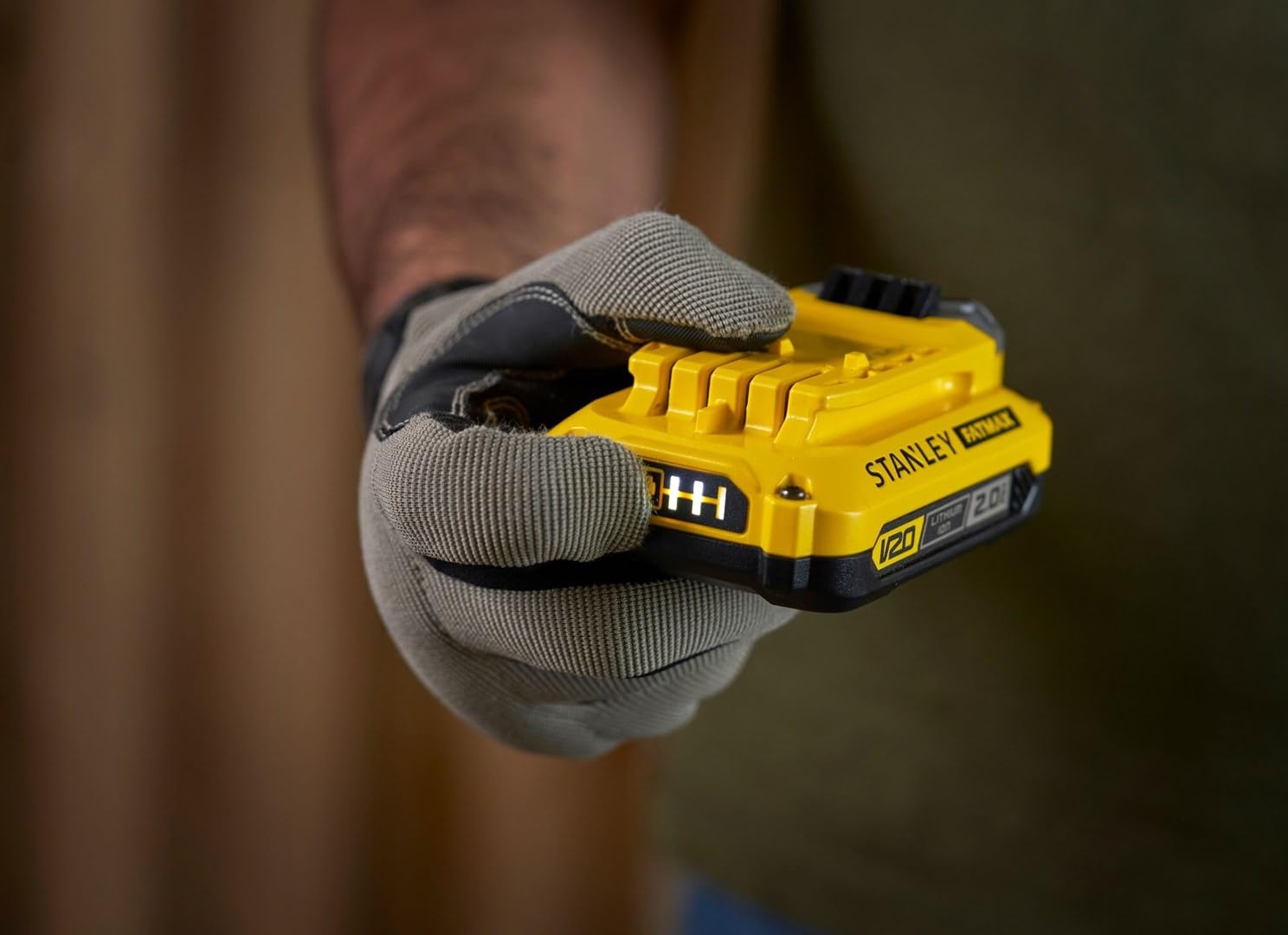 Stanley FatMax V20 Trapano Avvitatore 18V con 2 Batterie Litio 2Ah Con 100 Accessori SFMCD700D2A-QW