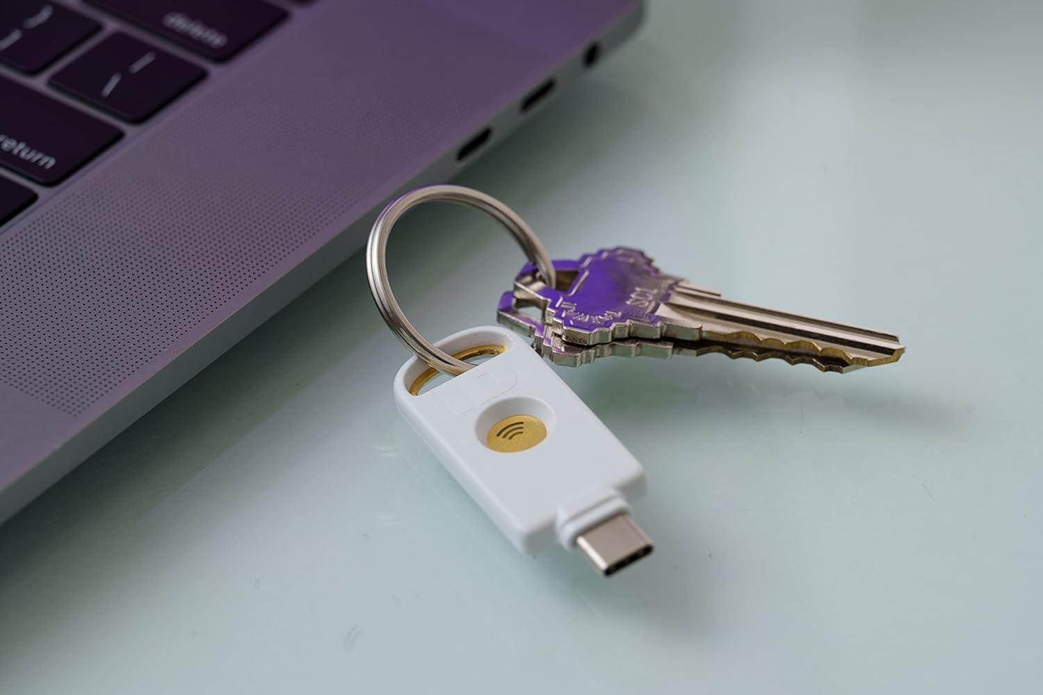 Identiv uTrt FIDO2 NFC Security Key B-A (U2F, PIV, HOTP, WebAuth Identiv uTrt FIDO2 NFC Security Key B-A (U2F, PIV, HOTP, WebAuth