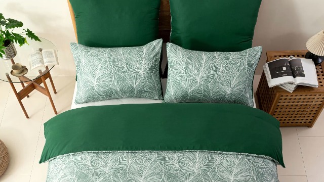 Tokokimo Copripiumino Matrimoniale 240x220 Cm Con 2 Federe 65x65 Cm, Motivo Foglie Tropicali, Microfibra Spazzolata Verde Scuro, Chiusura Con Cerniera