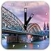 Produktbild Stil.Zeit Prächtige Hohenzollernbrücke in Köln, Wanduhr Quadratisch Durchmesser 28cm mit schwarzen eckigen Zeigern und Ziffernblatt