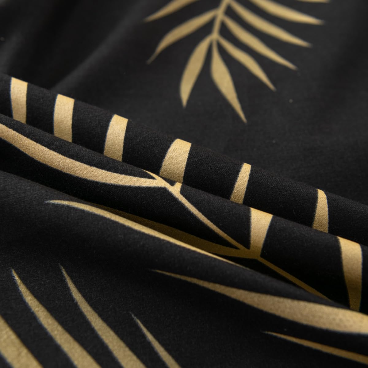 Housse de Couette 240x260 Feuilles de Palmier Tropicales Motif Or Noir Parure de Doux Microfibre Lit Linge de Lit 2 Personne Adulte avec Fermeture Éclair avec Taies d'oreiller 65x65 cm