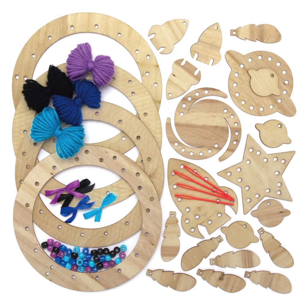 Baker Ross AX213 Kits D'Attrape-Rêves Système Solaire En Bois - Paquet De 4, Créez Vos Propres Attrape-Rêves Pour Les Arts Et L'Artisanat Pour Enfants