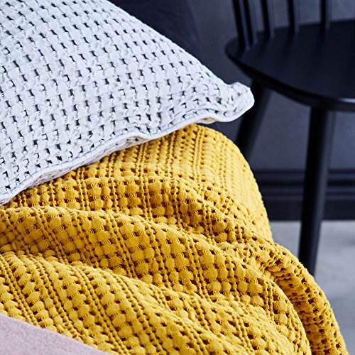 URBANARA Tagesdecke/Plaid Anadia – 100% Reine Baumwolle – weiche Decke als Bettüberwurf oder Kuscheldecke im Wohnzimmer, Schlafzimmer, Garten oder auf dem Balkon – Jacquard-Bindung - Senfgelb - Image 5