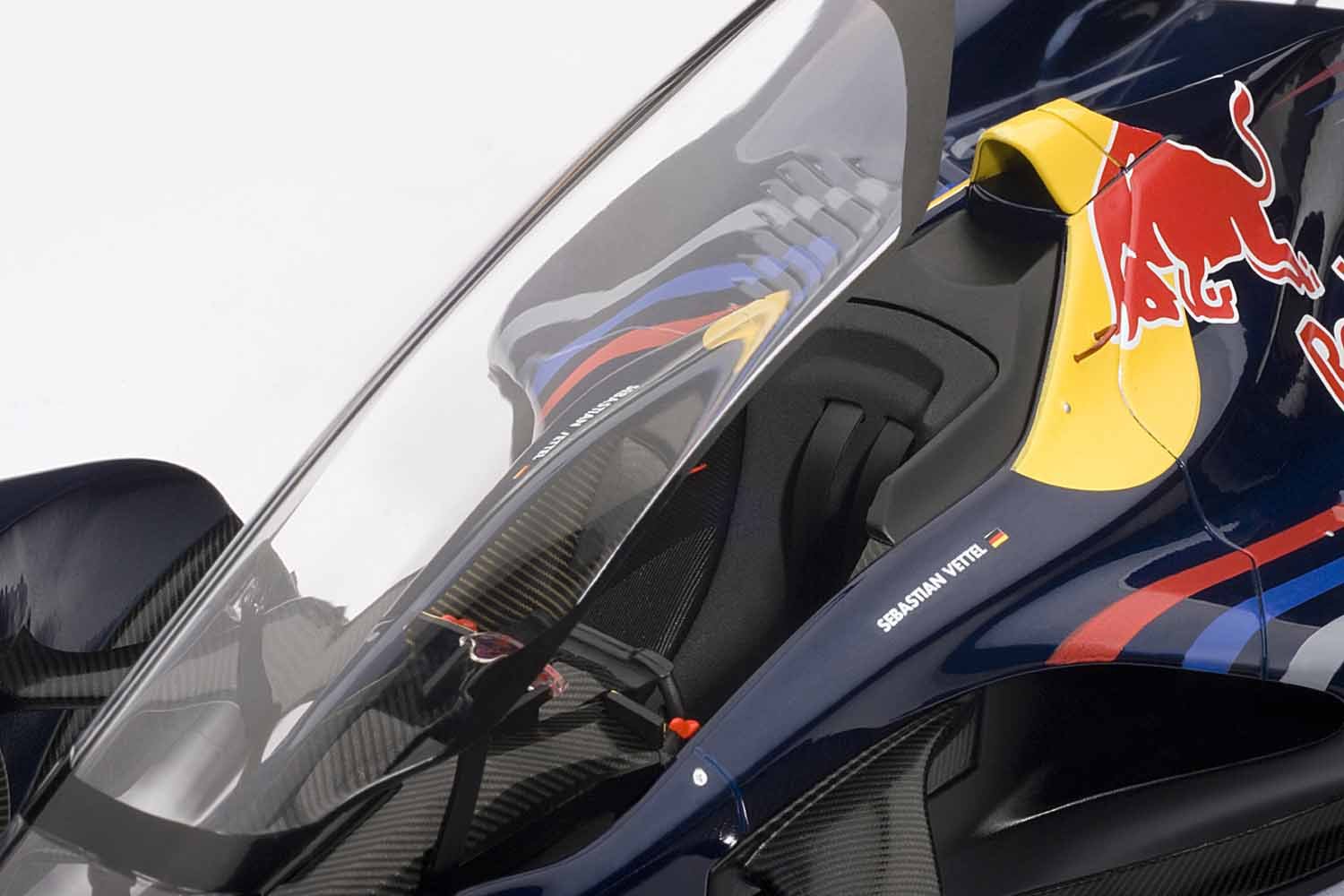 Amazon.co.jp: AUTOart 1/18 レッドブル X2010 S.ベッテル 完成品 