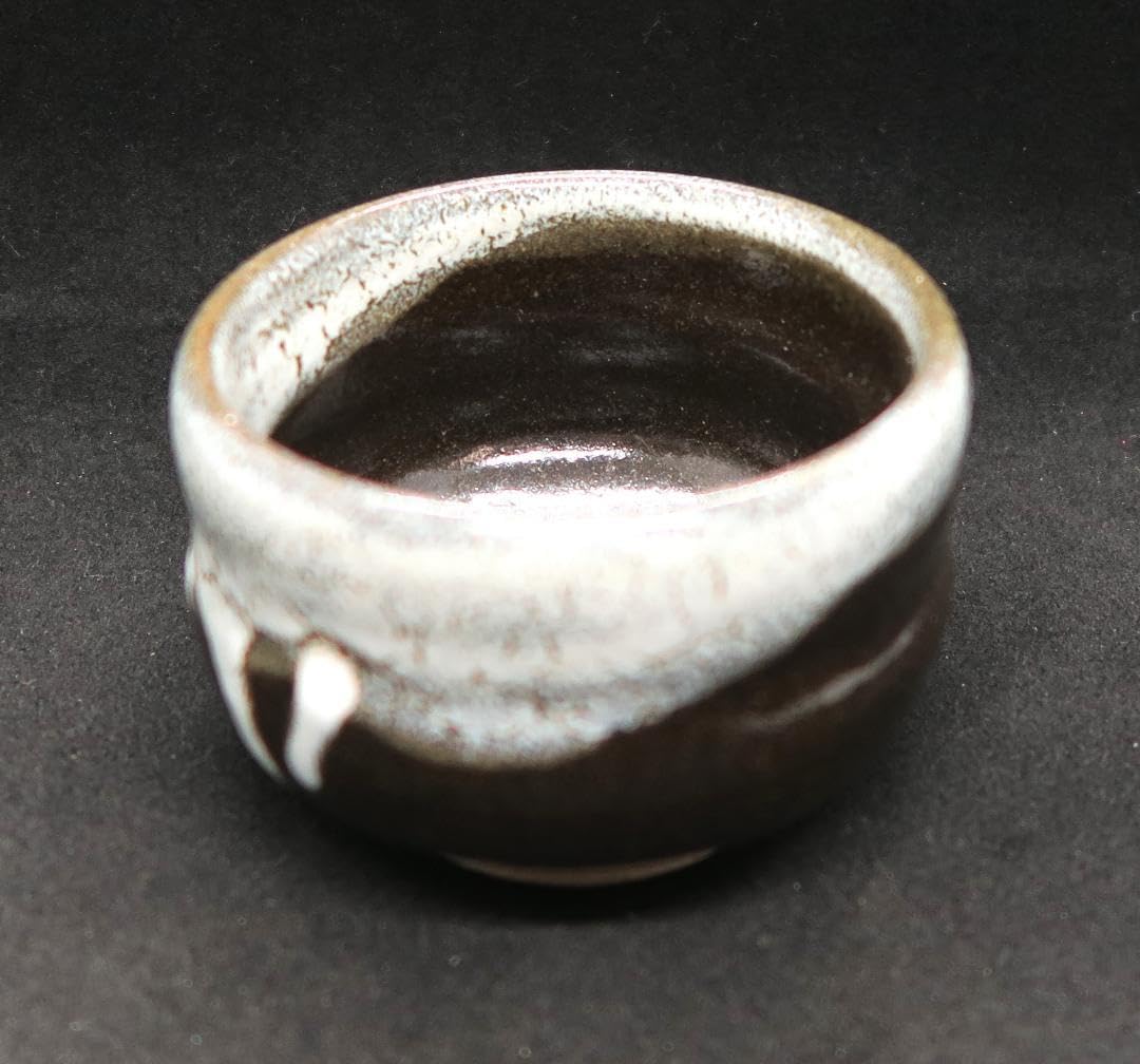 ぐい吞み（酒杯・お猪口）作家物上玉利徳敏作薩摩焼黒薩摩