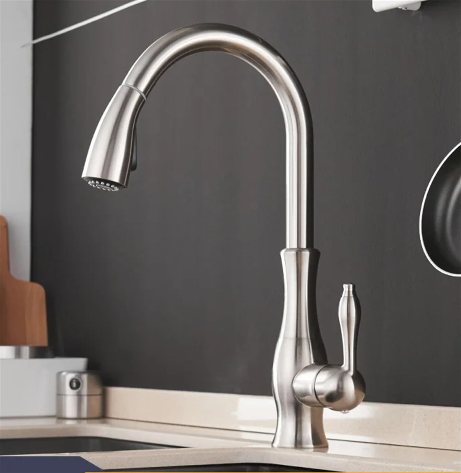 Grifo de Cocina extraíble Monomando Dorado y Plateado con caño Giratorio y Acabado Cepillado.
