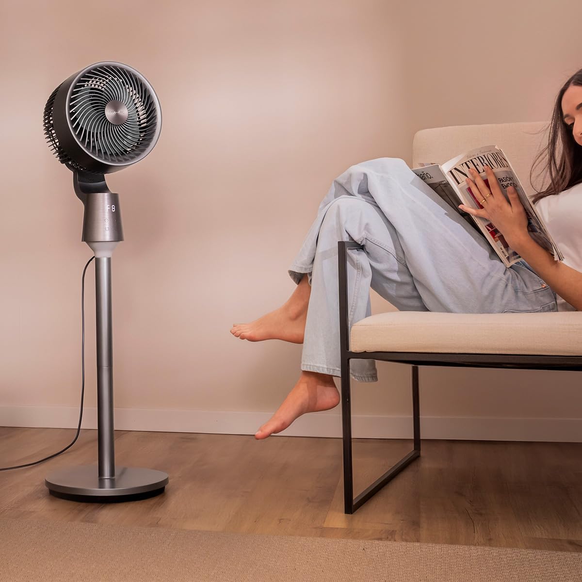 Cecotec Standventilator EnergySilence 1500 Cyclone Chantal. 50 W, 8 Geschwindigkeitsstufen, Touch-Bedienfeld, LED-Display, 12-h-Timer, LED-Beleuchtung, höhenverstellbar, Oszillation, Aromafach