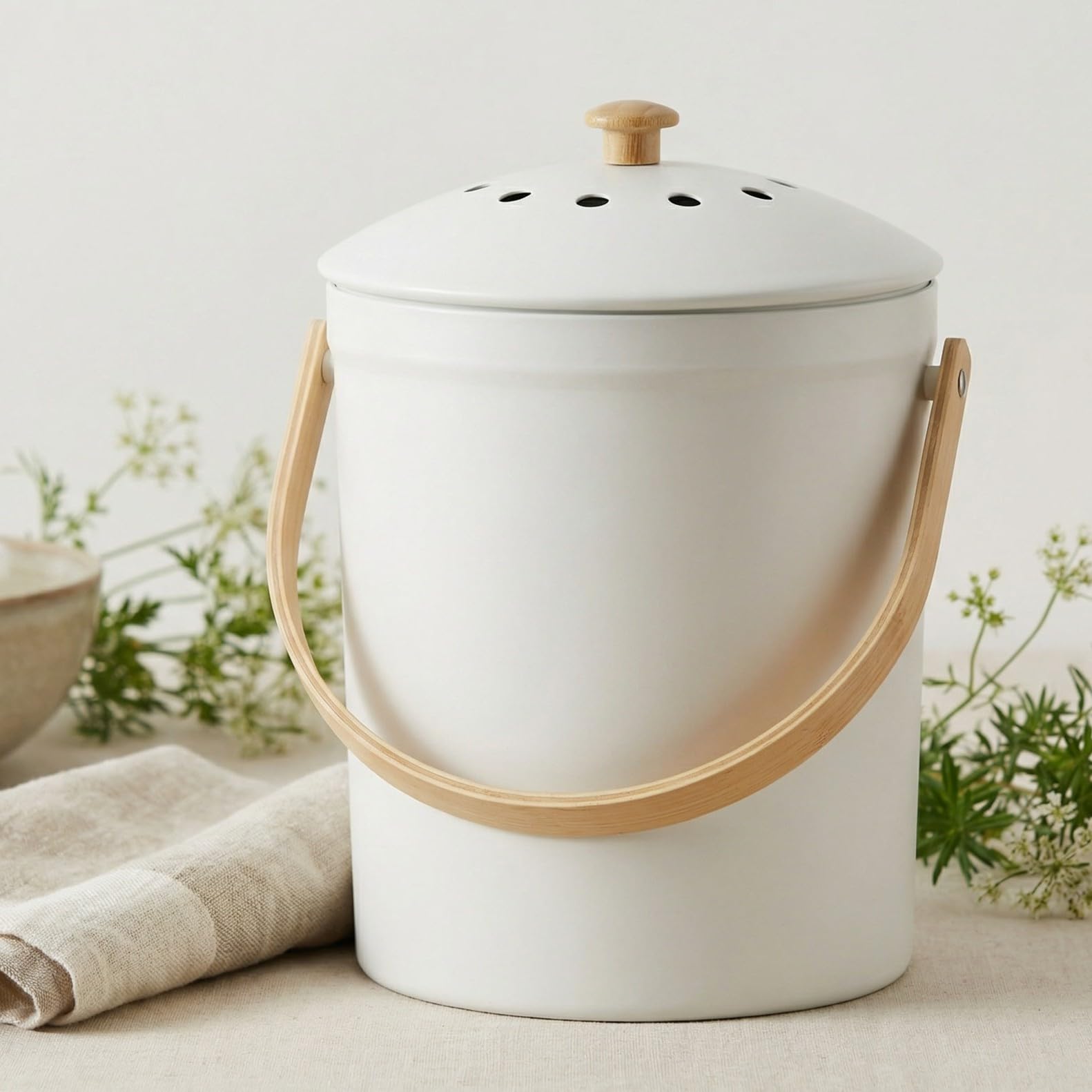 Magnifique bac à compost de cuisine avec couvercle anti-odeurs – Seau à compost antirouille et inodore pour votre plan de travail avec filtres sans odeur – Facile à nettoyer – La poubelle de 3,8 l est