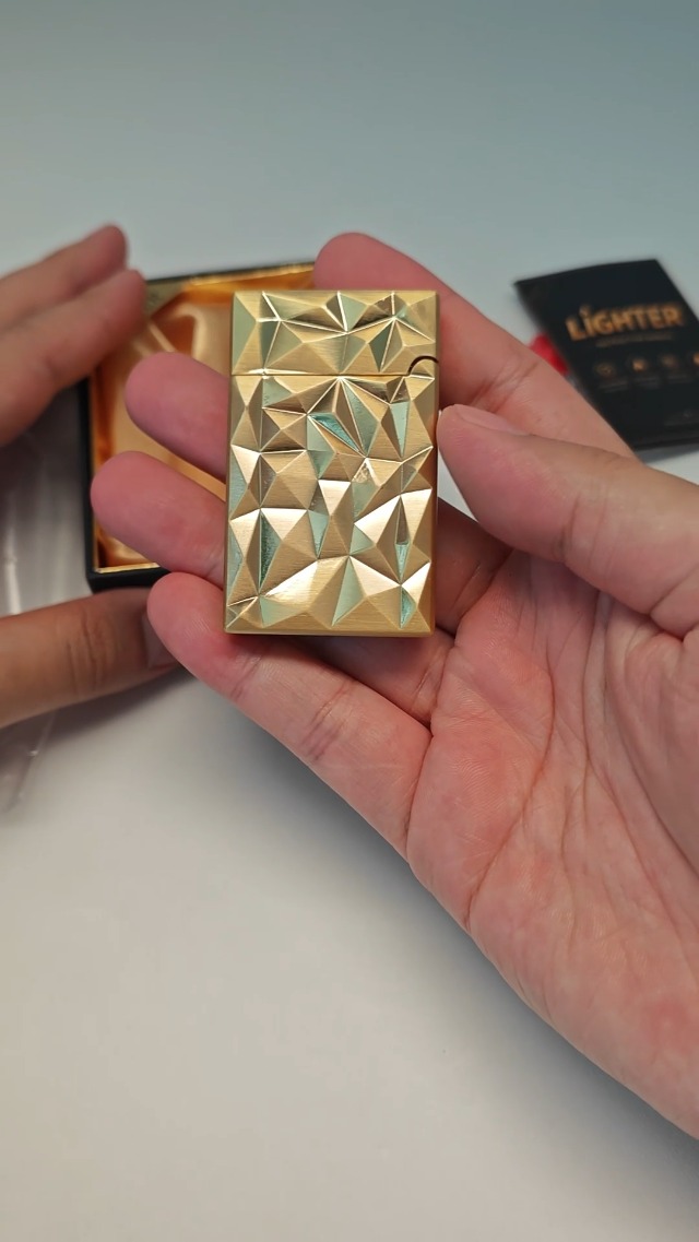 Encendedor Metálico Clásico con Caja Exquisita Plateado miniatura 7