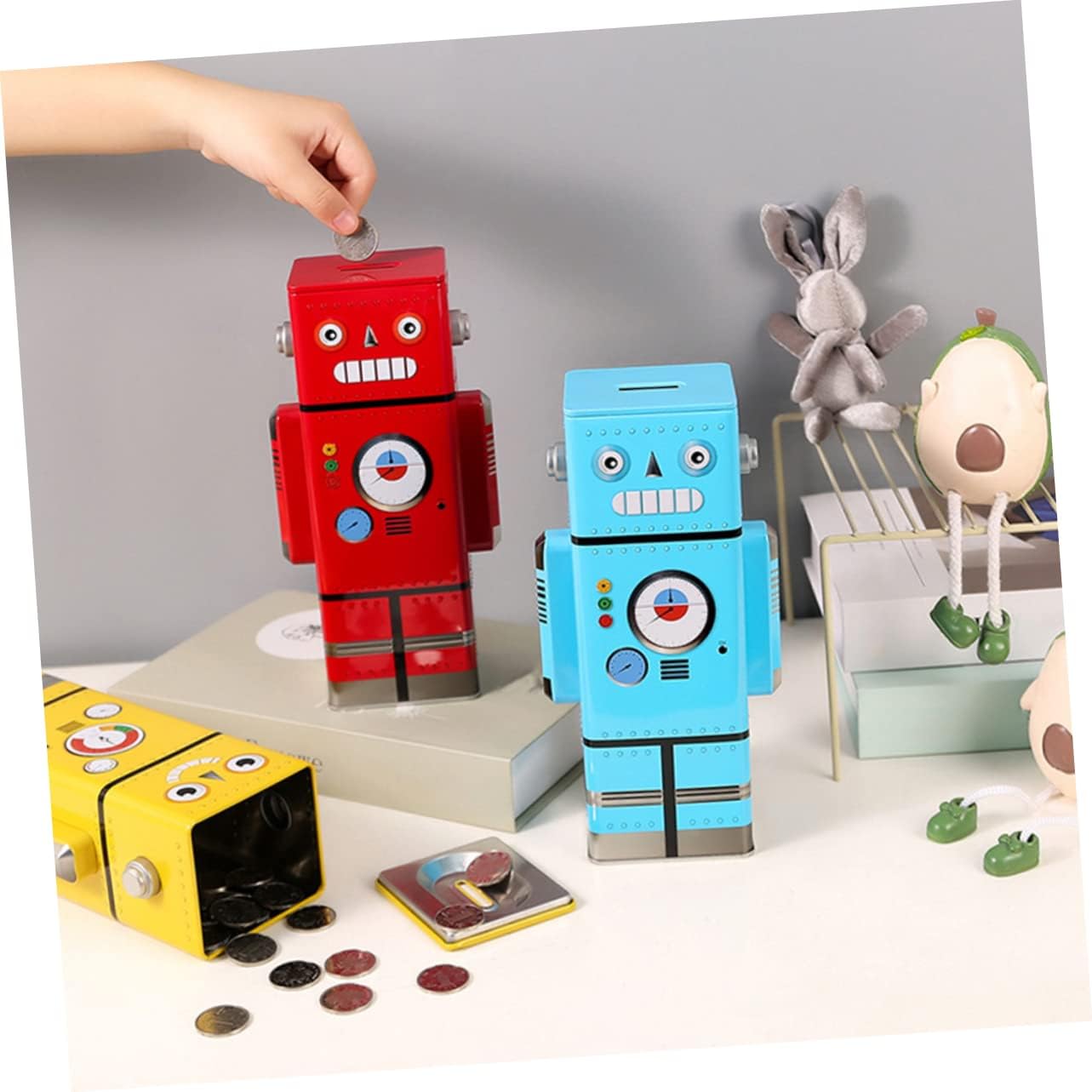 Retro Robot Piggy Bank for Kids, Vintage Tin Money Box for Boys and Girls, Robot-Themed Coin Bank for Saving Change, Nursery Room Decor and Decorative Desk Ornament, Yellow, 1 Piece