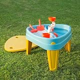 FEBER Casual Play Table, Stół do zabaw 3 w 1, Stolik dziecięcy do ogrodu zewnętrznego, 3 przegródki na wodę, piasek i rysunki, w zestawie akcesoria do gier, +2 lata, Famosa (FEU14000)