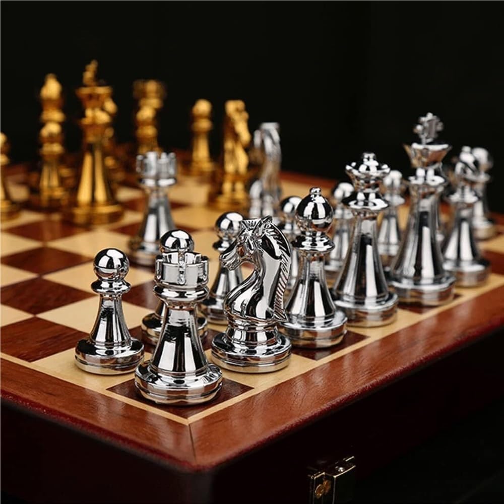 Retro Schachspiel aus Metall mit faltbarem Holz-Schachbrett und klassischen handgefertigten Standardstücken Schachspiel aus Metall für Kinder und Erwachsene. tragbares Schachbrett