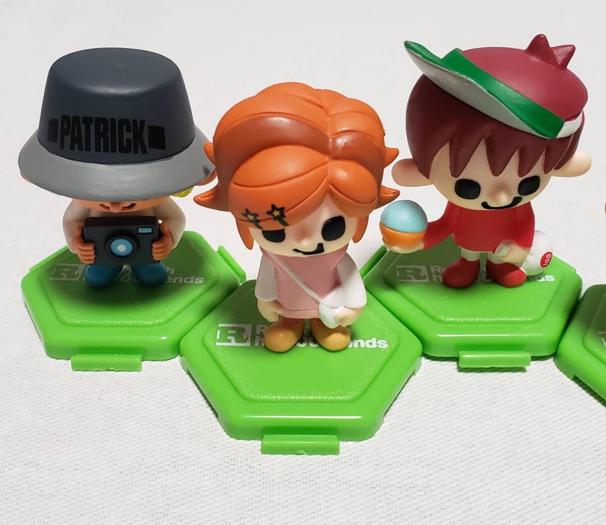 Amazon.co.jp: YUJIN ロビンくんと100人のお友達 Robin with his 100