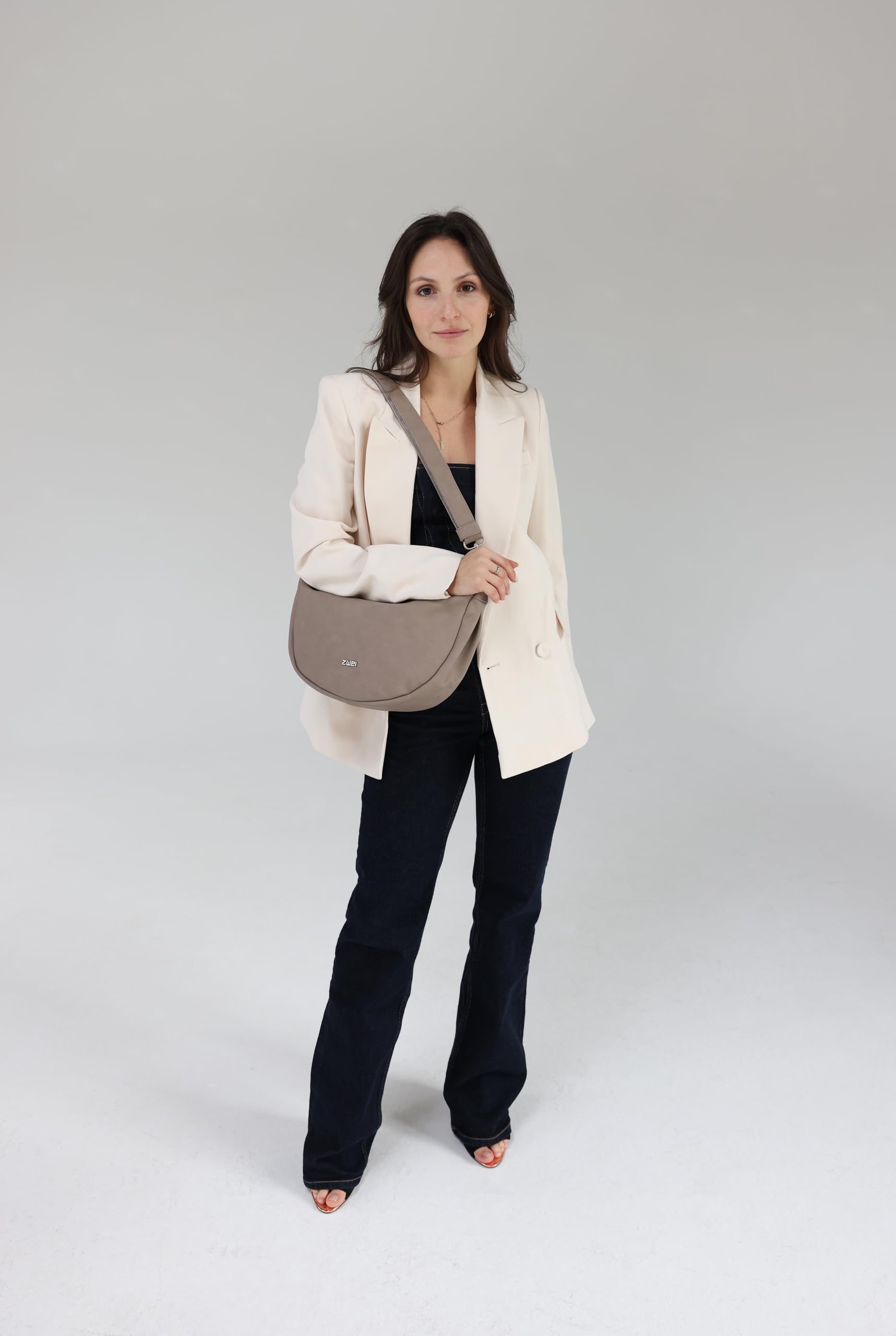 Zwei Damen Handtasche Mademoiselle.M M70 Moon-Bag 4 Liter Trend-Tasche in Halbmond-Form vielseitig als Bauchtasche Crossbody-Bag Abendtasche Umhängetasche zu tragen