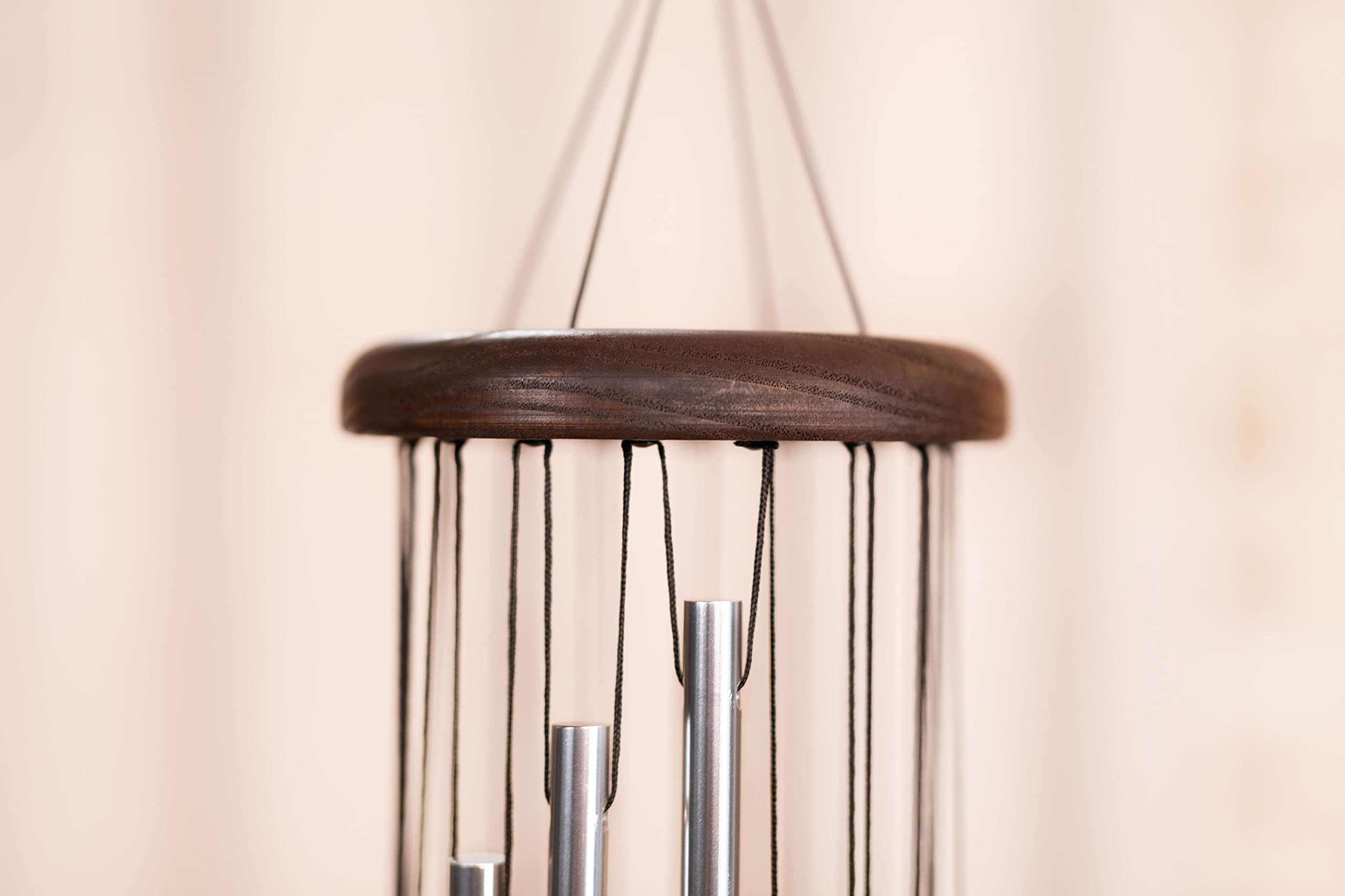 Sonic Energy Spiral Chime – 73 cm, Silber – Metallisches Windspiel mit 16 Klangstäben – Dekoration für Innen- und Außenbereich (SC29S)