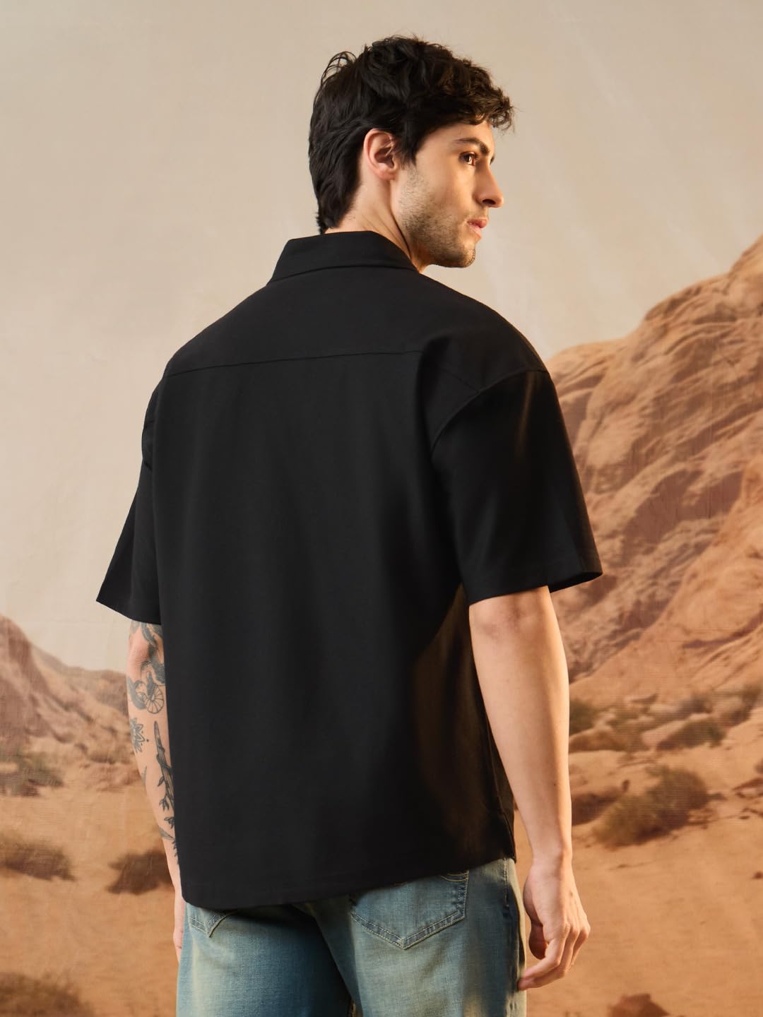 The Souled Store Camicia oversize: Dark Coal Uomini e Ragazzi Manica Corta Colletto Cubano Nero Solido Cotone Contrasto Abbottonatura a righe Spalla goccia Confortevole Camicie oversize casual