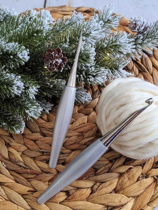 Image of Furls Crochet Hook, Odyssey Silver, Nickel Plated Tip for Effortless Glide, Ergonomic Handle Crochet Hooks 7 inch (Odyssey Silver, L - 7.00MM)