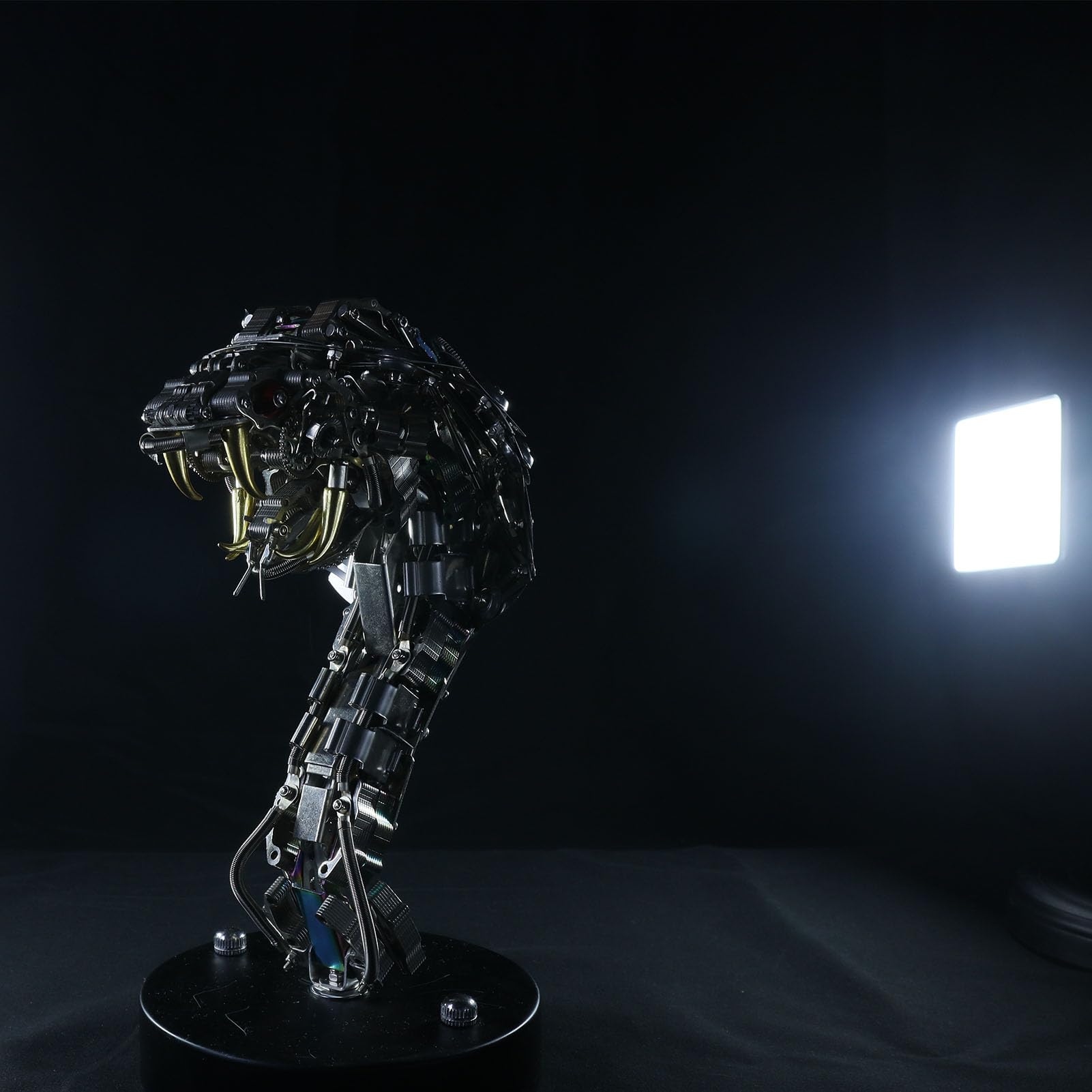Metalowe puzzle 3D dla dorosłych, mechaniczny model montażu węża kobry, rękodzieło, łamigłówka - idealna dekoracja biurka i prezenty (410 sztuk, z podstawą)