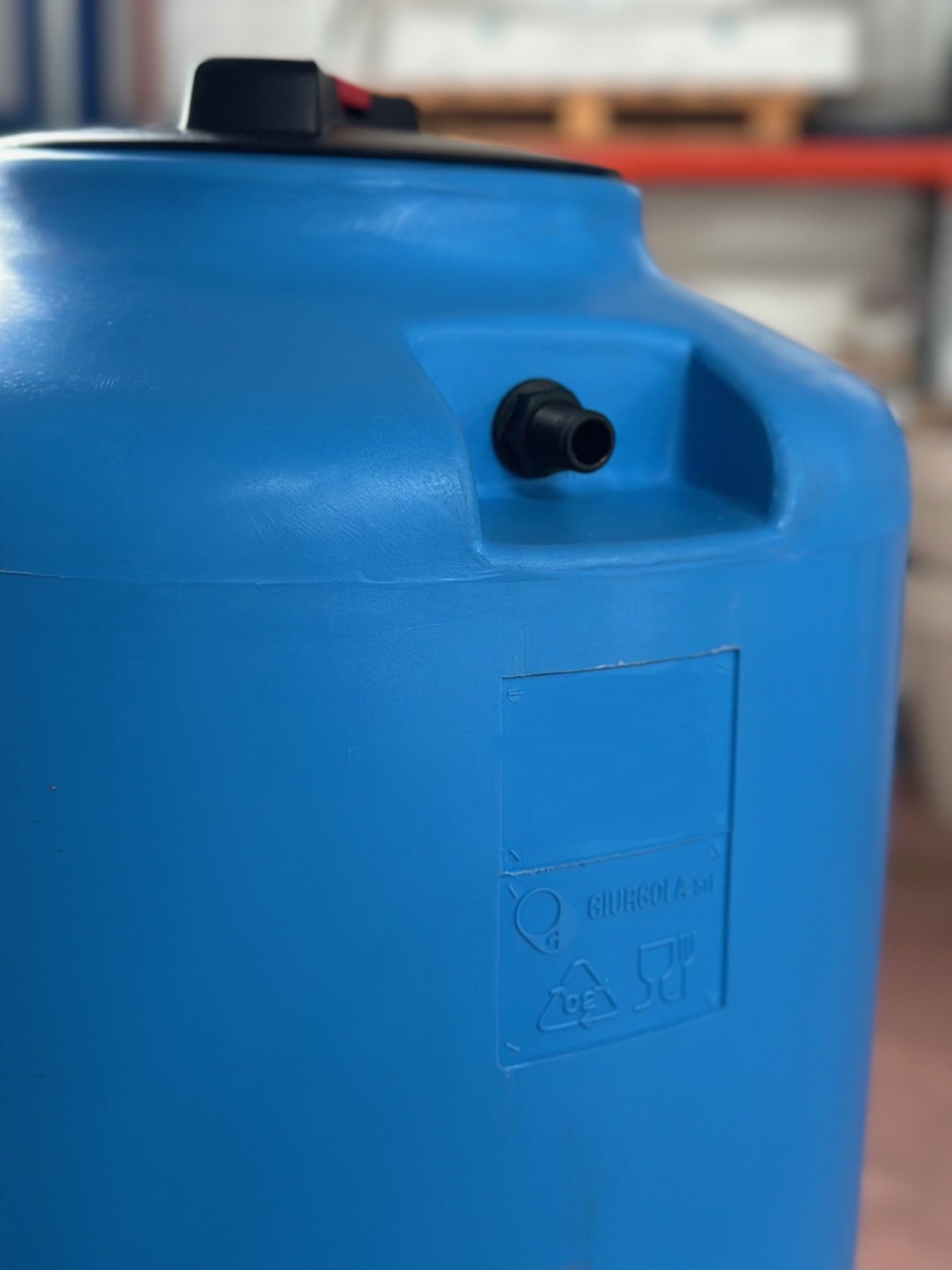 Serbatoio Polietilene PE per spazi ridotti certificato acqua potabile 300 litri diametro 50 cm h 153 cm Made in Italy