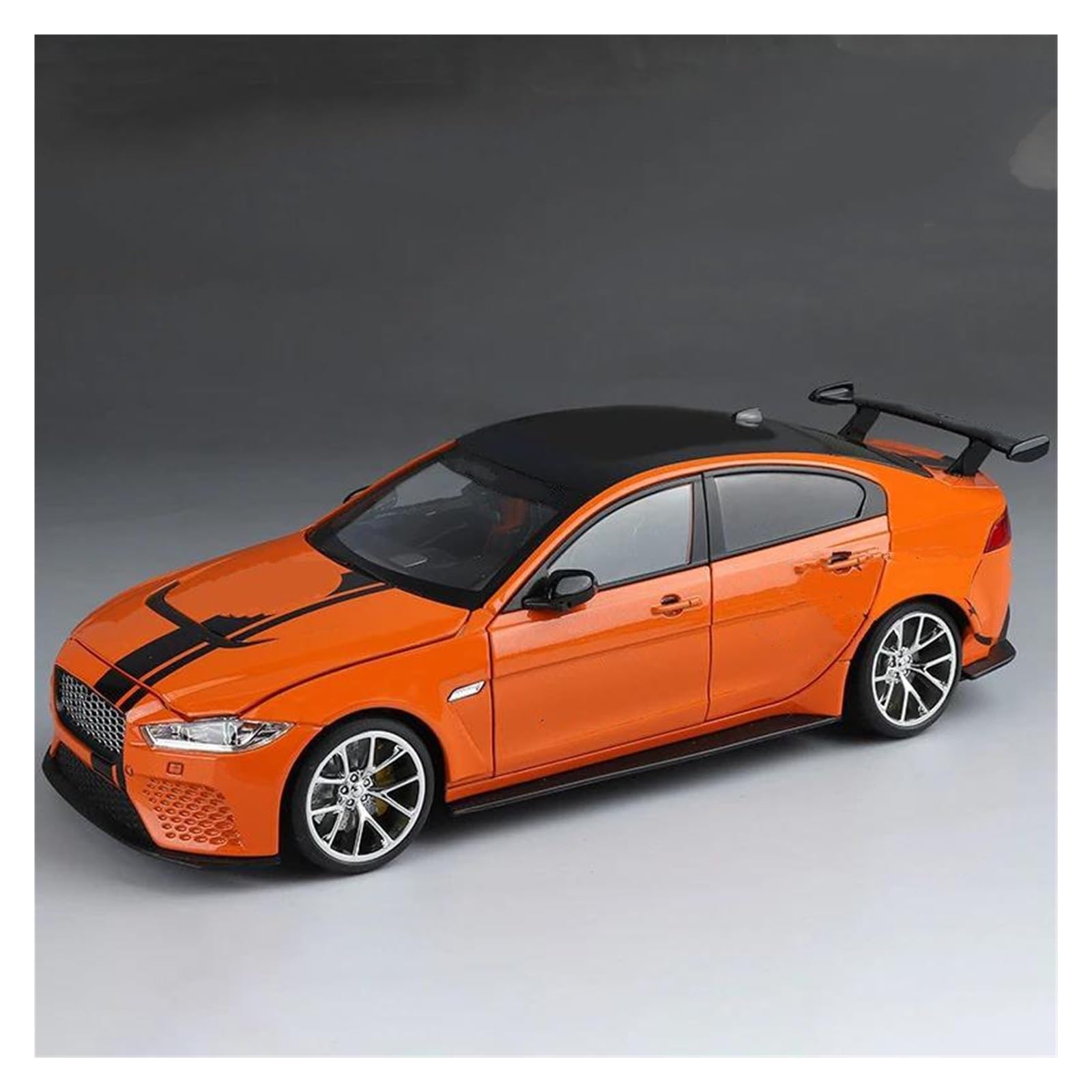 BANKOTO Diecast Car 1:18 For Jaguar XE SV For Project 8 Alloy Diecasts Car Model Hobby Collectible