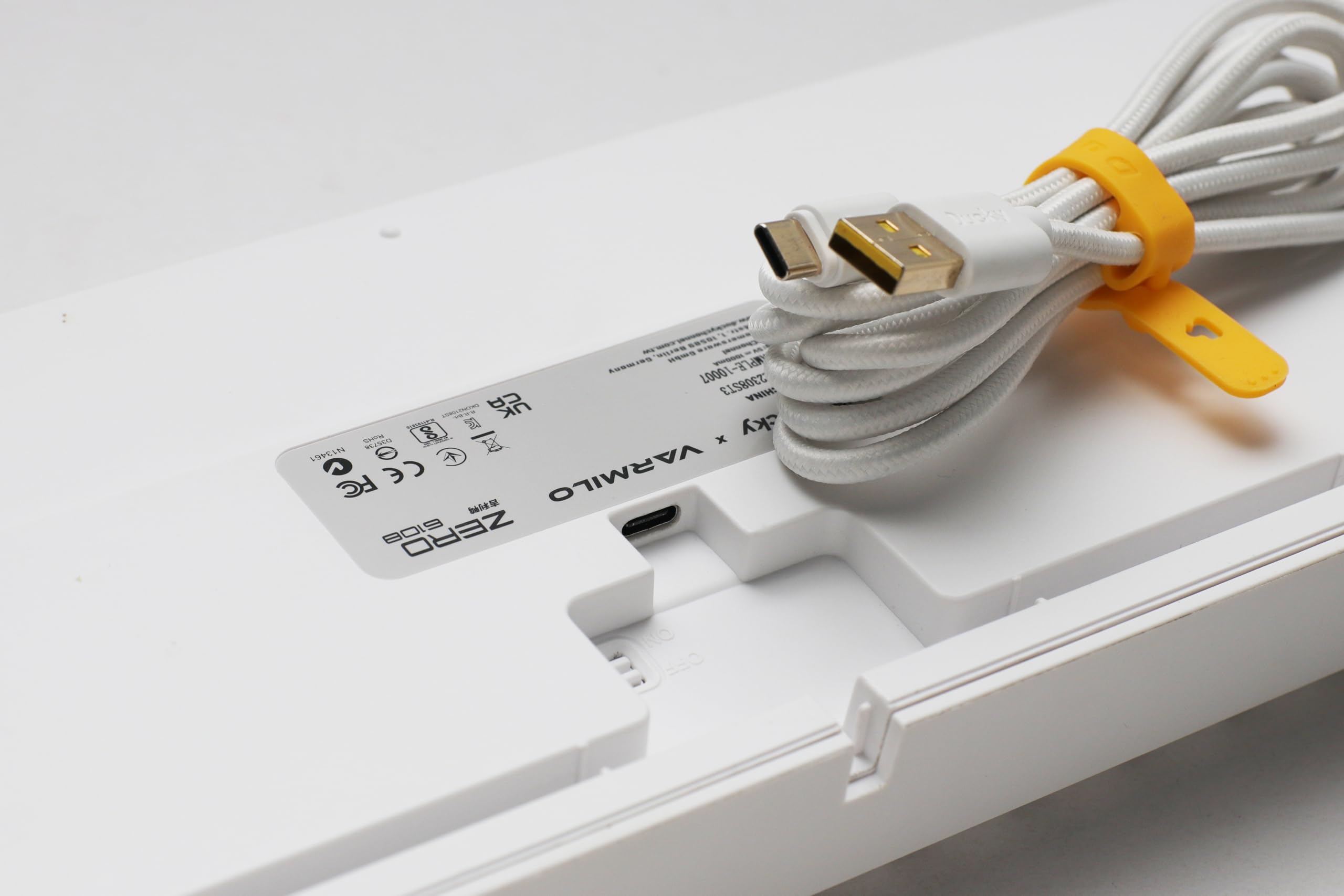Amazon.com: Ducky Zero 6108 Pure White Hotswap Bluetooth RGB