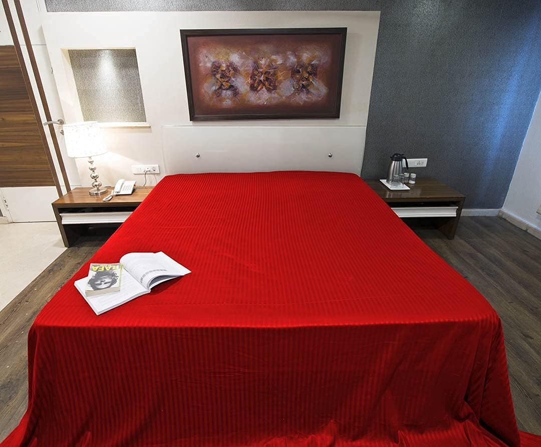 jaycorner Luxury and Soft Queen (90x102) Flat Sheet, Soft 600-TC Percale Cotton, Cooling & Breathable Bed Sheets, Top Sheet, Queen Flat Sheet Only (Stripe, Red)