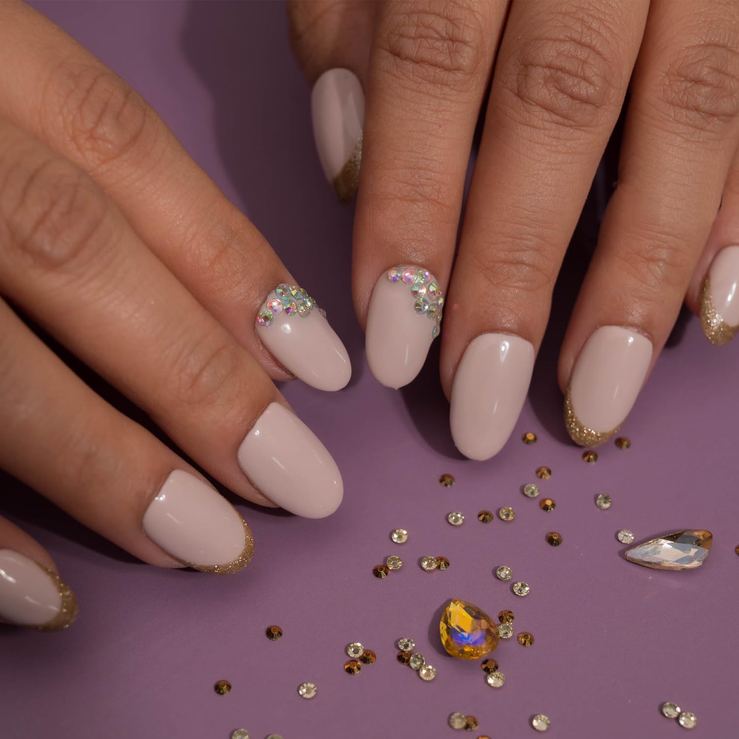 NailKnack® Elegant Nude Press-On Nails for Women | Set of 20 Oval Fake Nails – Reusable, Lightweight, Long-Lasting, French Golden Glitter, Artificial Acrylic Stick-On Nails for Party, Festival & Everyday Wear