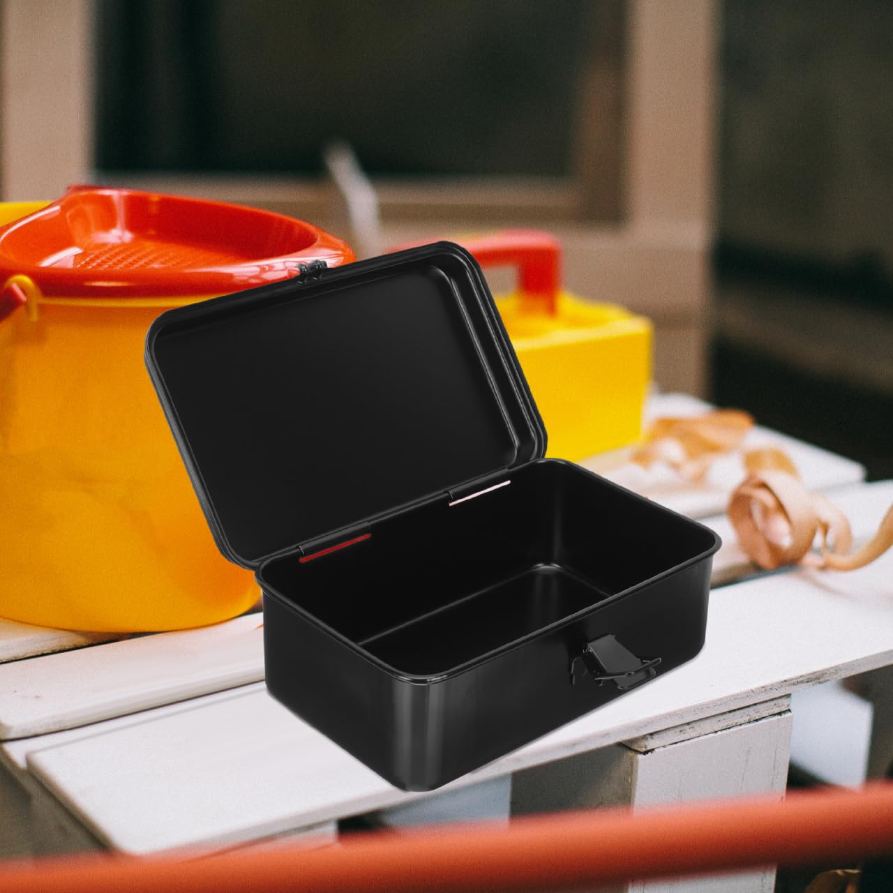 DOITOOL Caja de herramientas de hoja de hierro, caja de almacenamiento de herramientas de metal, caja de herramientas de carpintero portátil con pestillo para el hogar, taller, garaje