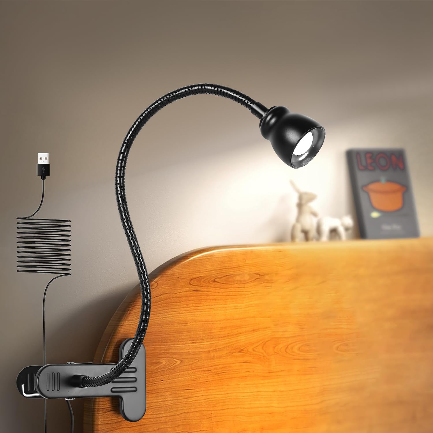 Qeeltek Amber Eye-Caring Book Light for Bed – Adjustable Clip Lamp with Zoomable Lens, Strong Clamp, and Flexible Neck, Ideal for Reading, Studying, and Knitting
