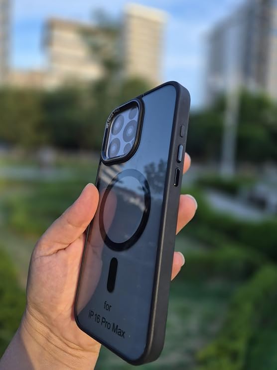 iPhone 16 Pro Max için MagneticSafe ile Uyumlu Focus07 Serisi Polikarbonat Kenarları Silikon ve Köşeleri Güçlendirilmiş TPU Focus Kılıf Siyah