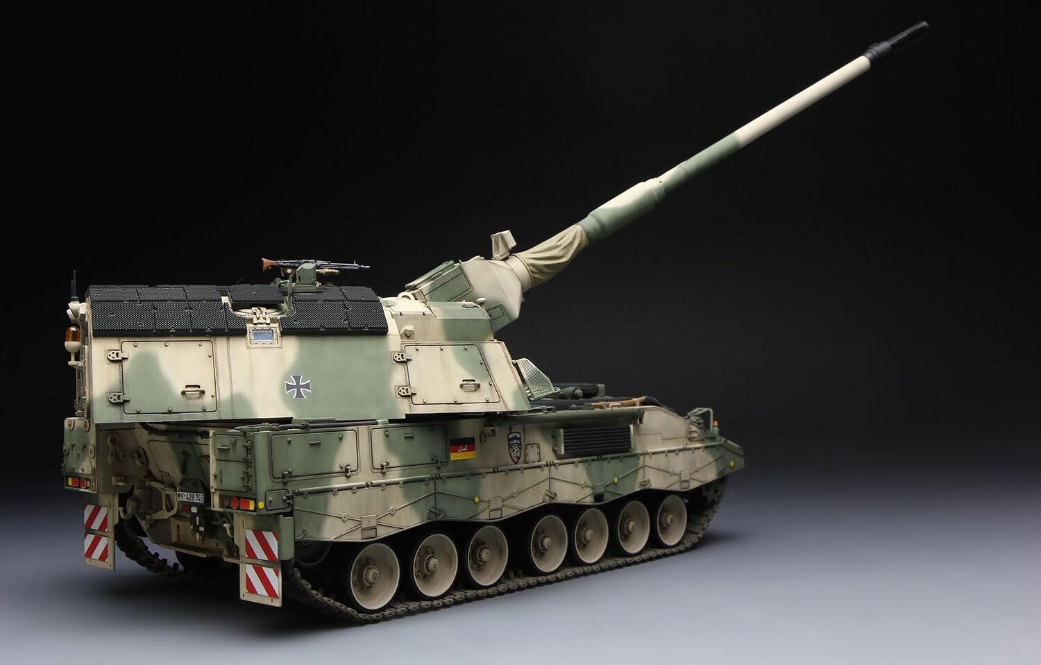 MENG 1/35 Panzerhaubitze 2000 mit Zusatzpanzerung