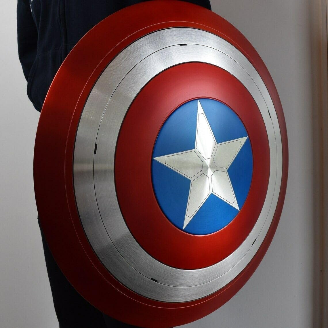 Captain Shield America Rundes Metallschild, Baustahl mit Ledergriff, Cosplay-Rollenspiel-Wanddekoration, Weihnachts- und Erntedankgeschenk
