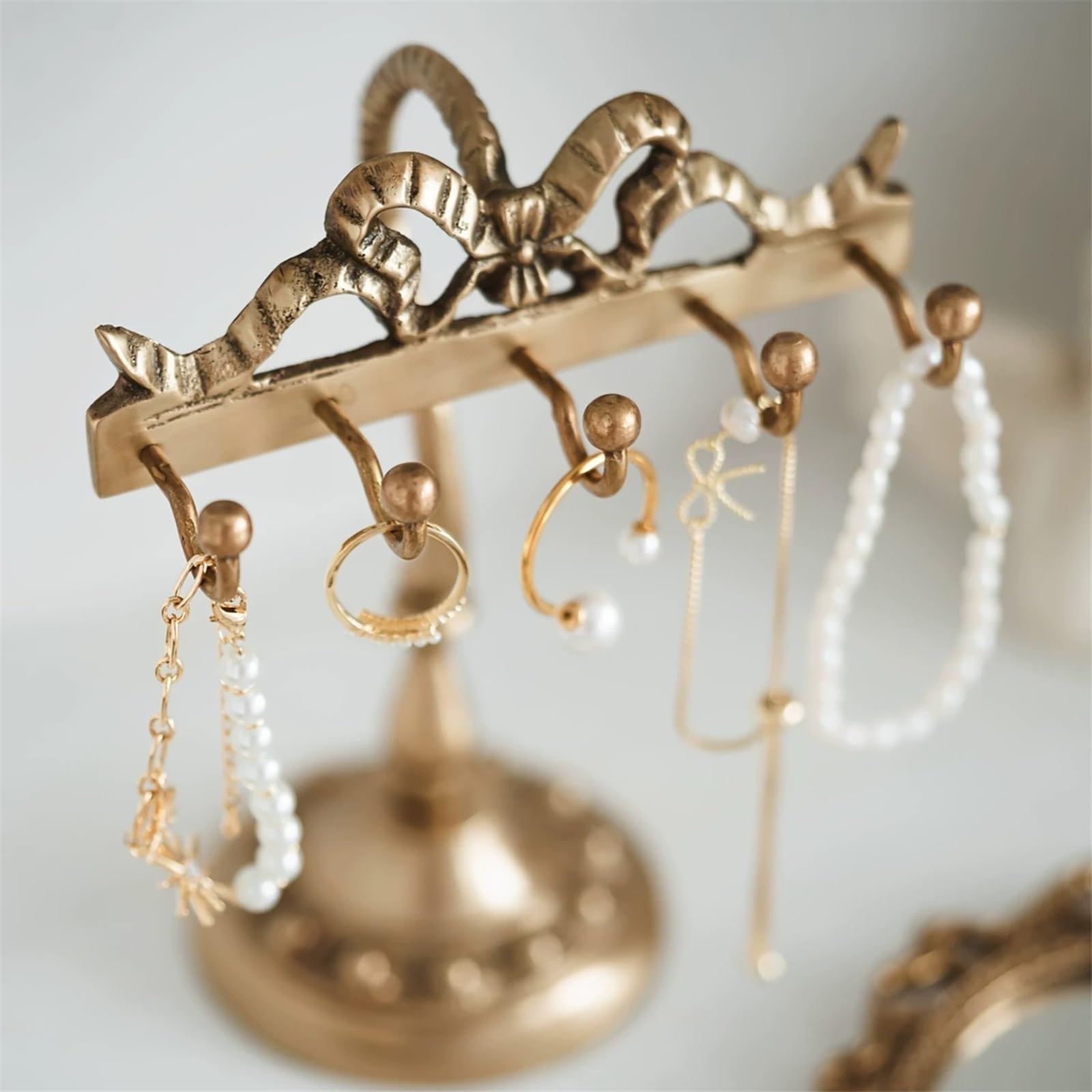 Stojak na biżuterię Vintage Handcrafted Brass Jewelry Display Stand