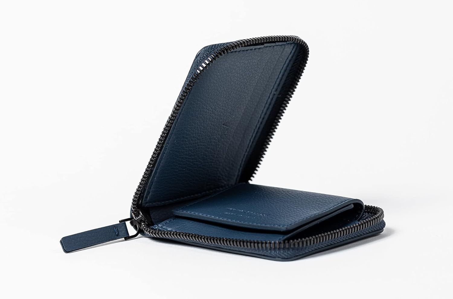 von Holzhausen The Zip-Around Wallet - Image 9