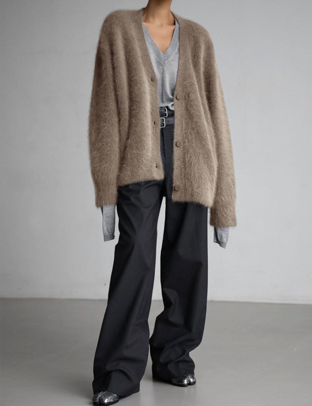 Yimoon Damen-Strickjacke mit Flauschoptik, V-Ausschnitt, langen Ärmeln, Knopfleiste und lockerem, flauschigem Strick 2026