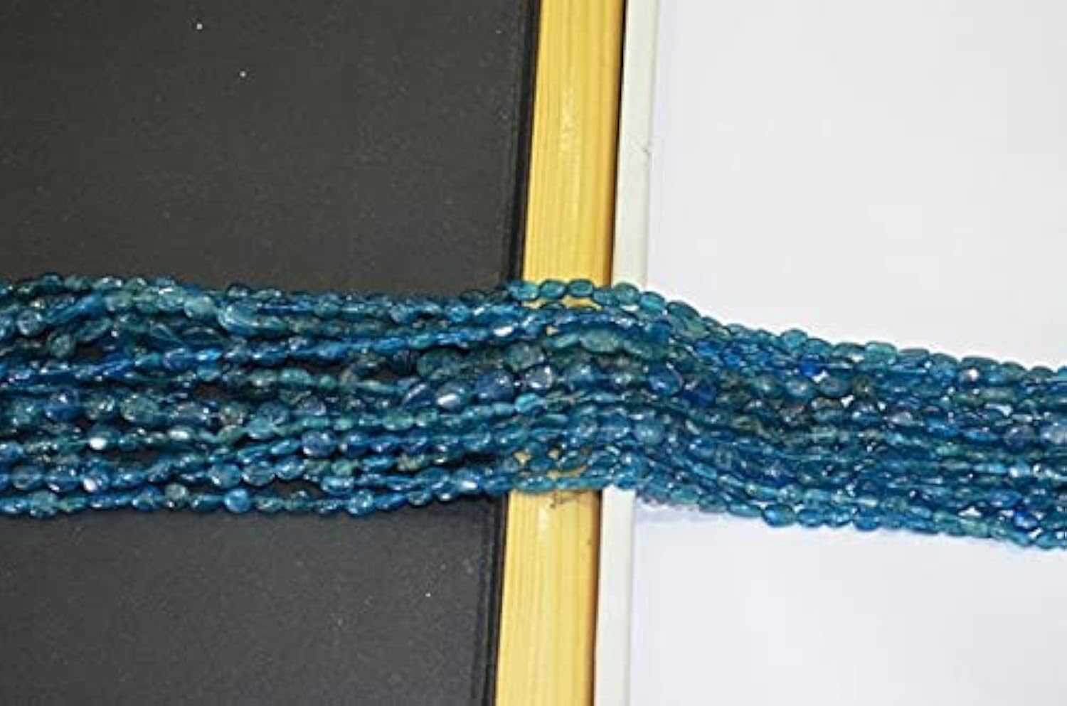 Apatite néon naturelle ovale : finissez vos bijoux sans manquer de perles