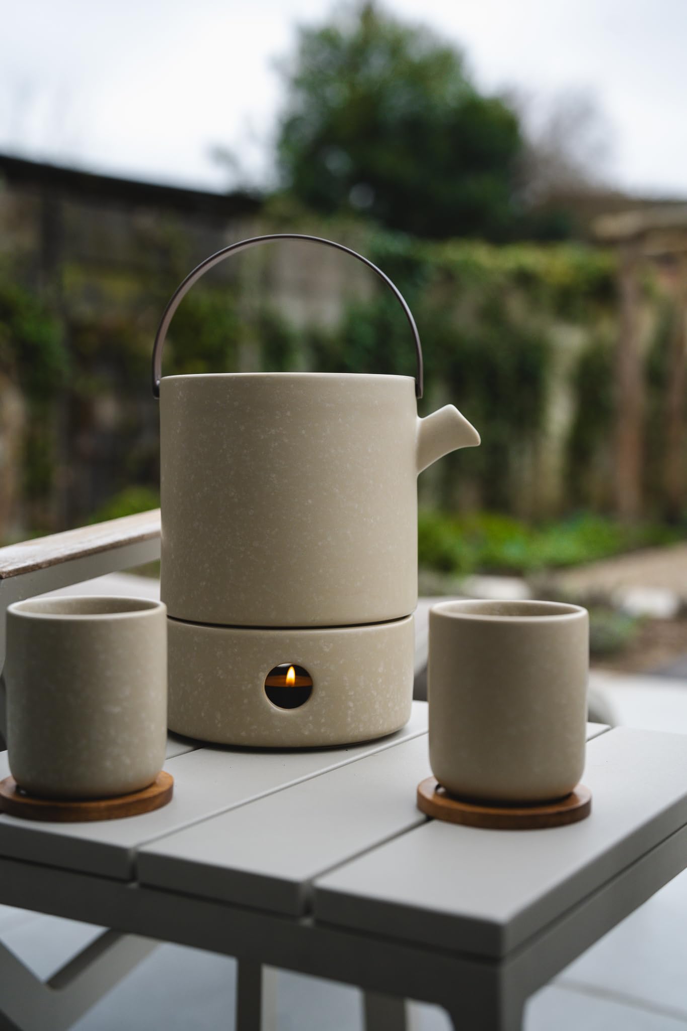 Bredemeijer Theiere Avec Infuseur Thé et Chauffe Plat Umea 1,2L-Gris argile | Petite Théière avec Infuseur en Céramique, Couvercle Bambou, Gain de Place et Lave-Vaisselle