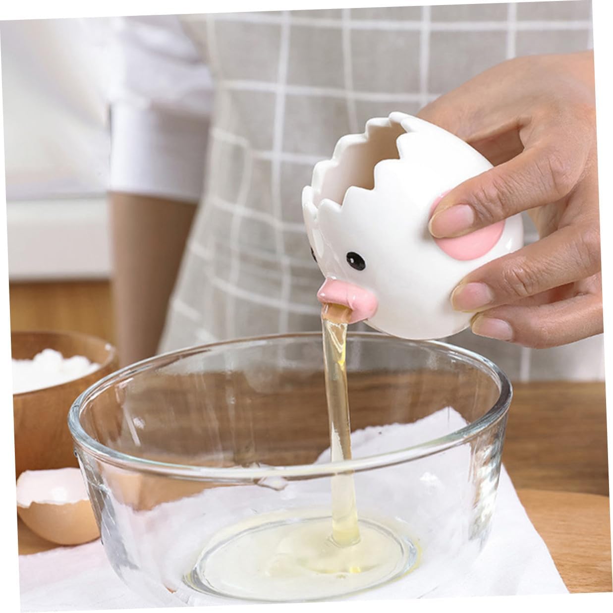 2 Pcs Ceramic Egg Extractors Practical Filtration Tools for Baking Cute Cartoon Chicken Design Convenient Egg Yolk Separator Kitchen Gadget Low Water Absorption (Pink + Yellow, 1