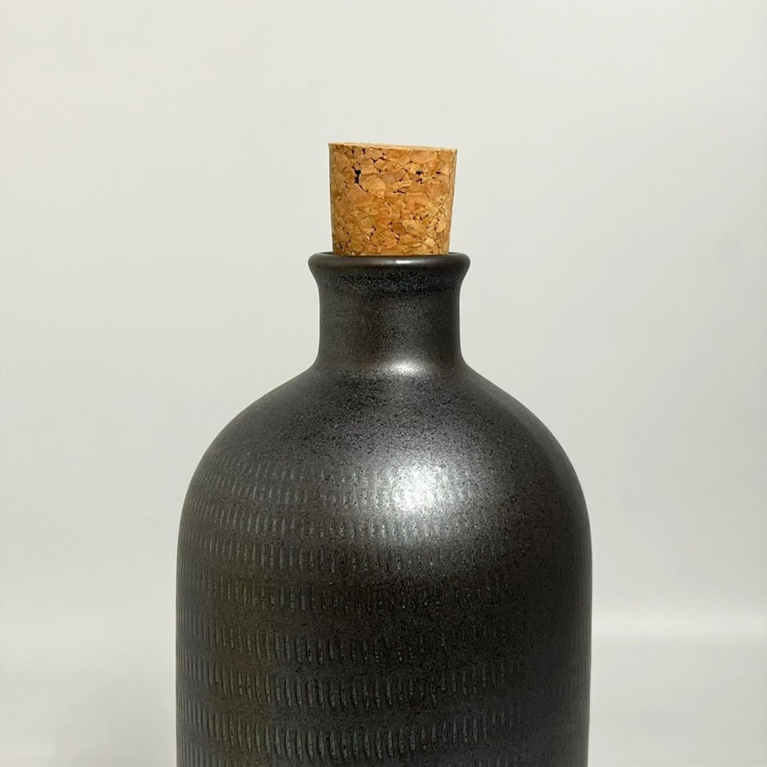 Shigaraki Ware Radium Bottle, Black, Short, Width 3.5 x Diameter 3.5 x Height 8.4 inches (9 x 9 x 21 cm), 720ml, Ceramic, Reusable, Hand Wash Only