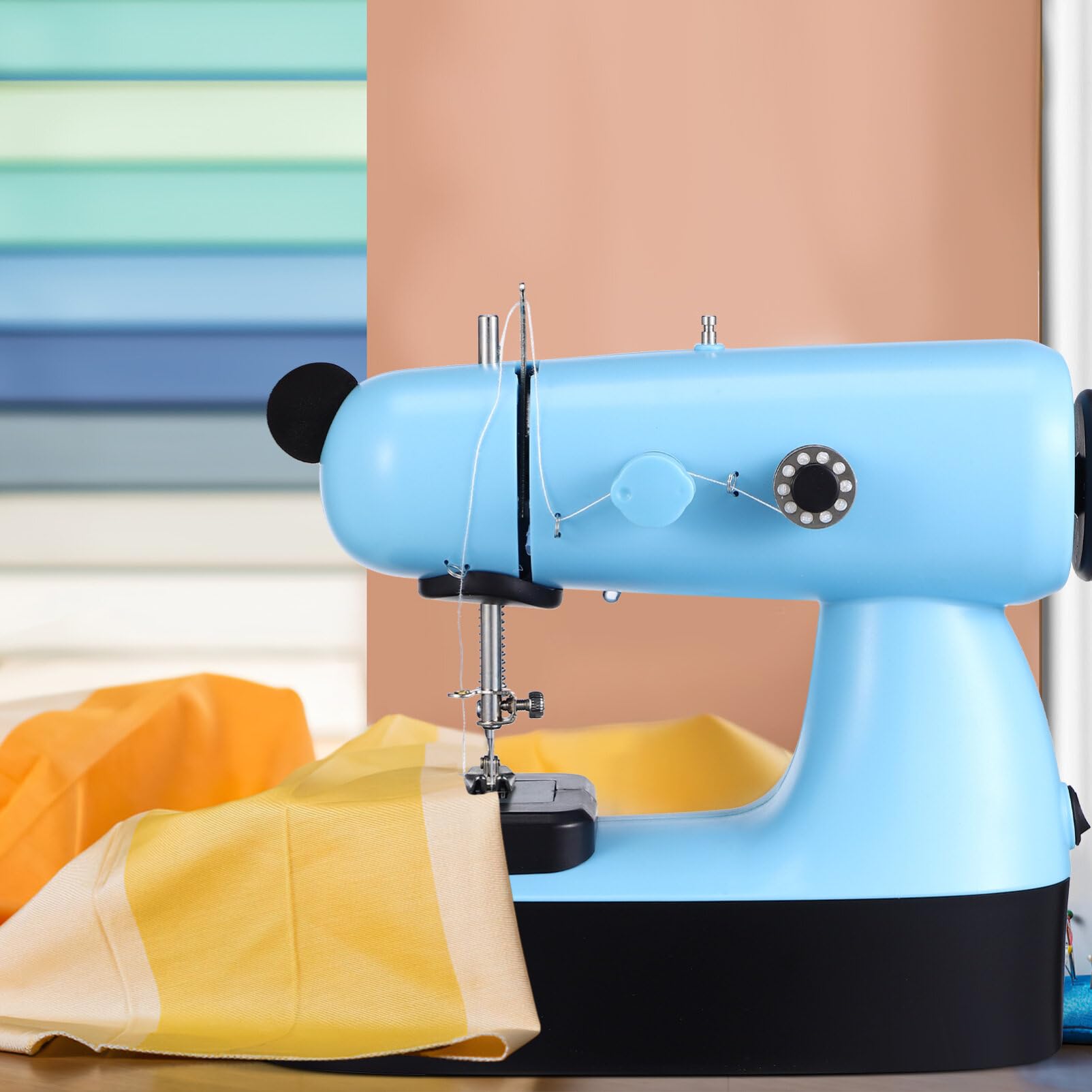 Máquina de coser for principiantes Mini: Pequeña máquina de coser for niños adultos - Máquina de coser eléctrica con placa de expansión de bolsas con luz LED - Acolchado portátil for viajes en casa