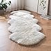 SXYHKJ Faux Lammfell Schaffell Teppich Lammfellimitat Teppich Longhair Fell Optik Nachahmung Wolle Bettvorleger Sofa Matte (60 x 160 cm, Weiß)