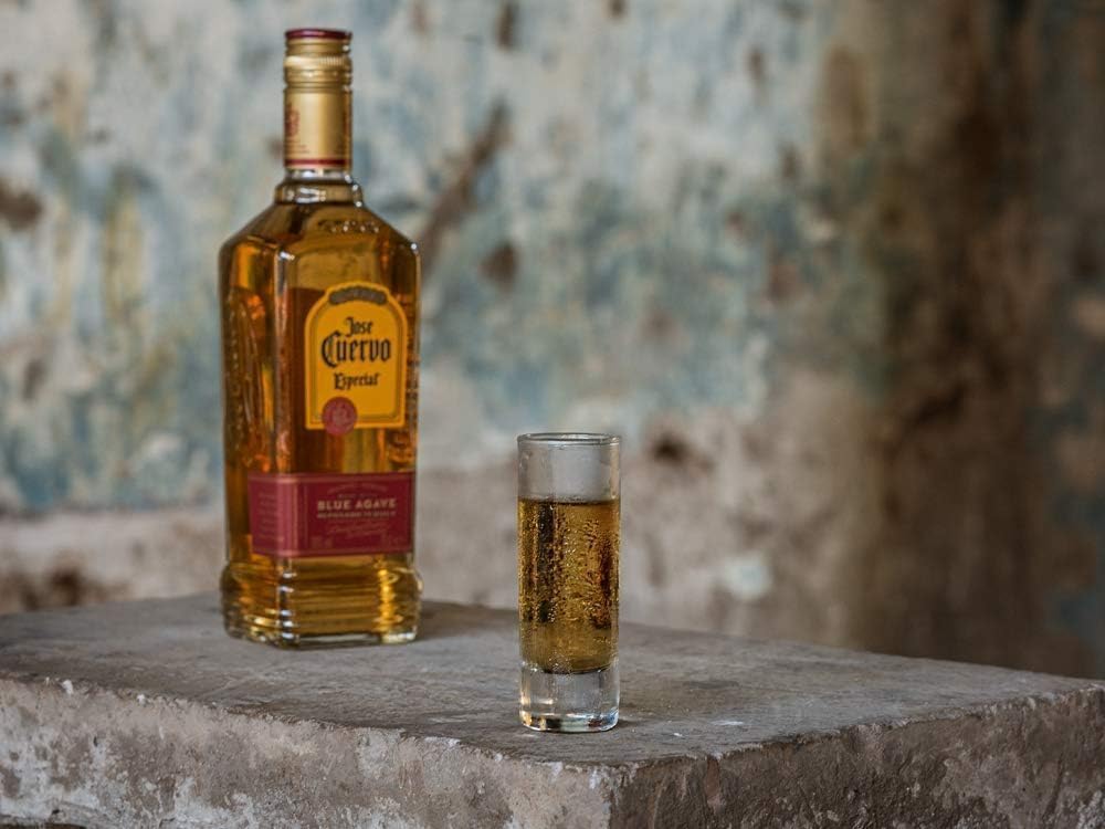José Cuervo Especial Reposado 100 cl, Tequila Invecchiato 4 Mesi in Botti di Querci, Gusto Dolce, 35%