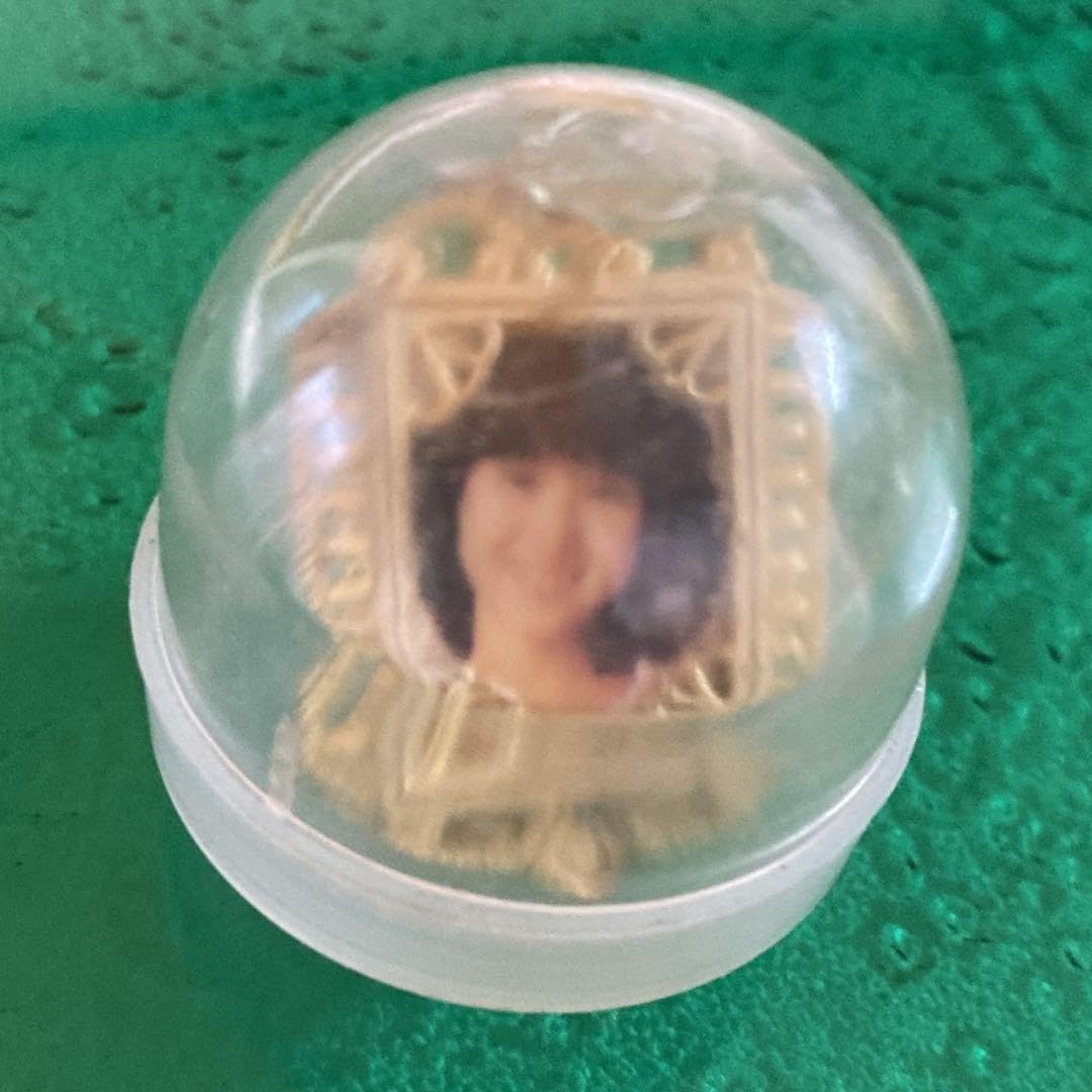 Amazon.co.jp: レア昭和当時物ガチャガチャ カプセル付き アイドル