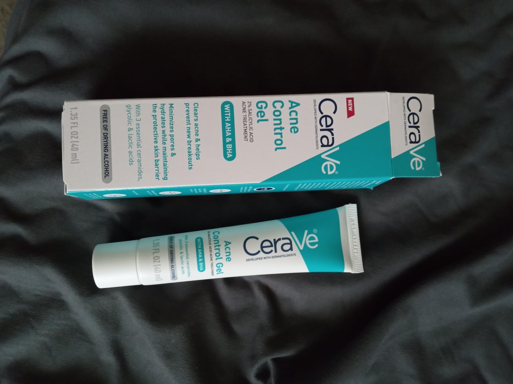 CeraVe Acne Control Gel, 2% Salicylic Acid Treatment With Glycolic Acid + Lactic Acids + Niacniamide, Acne Gel Helps Clear Blemishes Without Over Drying, Alcohol Free & Oil Free, 1.35 Fl Oz