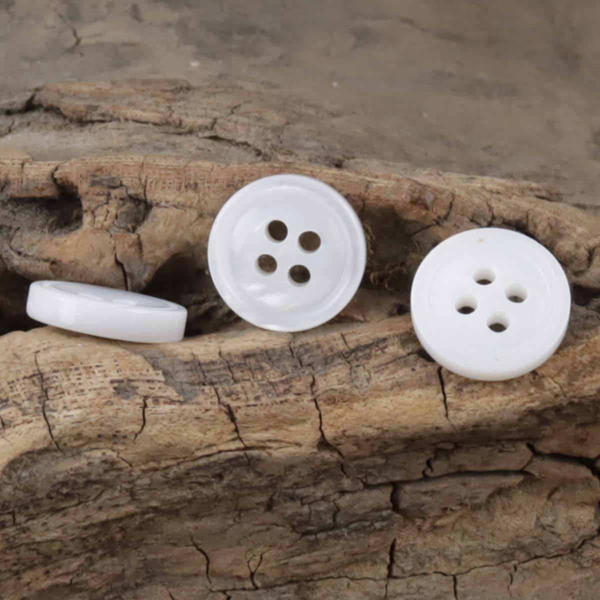 100 guzików z naturalnej muszli, 11,5 mm, okrągłe białe z 4 otworami, do szycia rzemieślniczego, do koszuli, sukienki, swetra, kardigana, akcesoriów dekoracyjnych