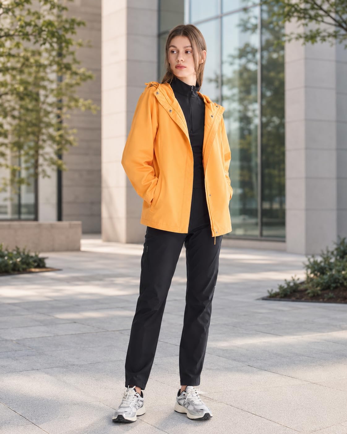 Orolay Women's Lightweight Outdoor Jacket Hooded Packable Softshell Raincoat Travel Hiking Windbreaker