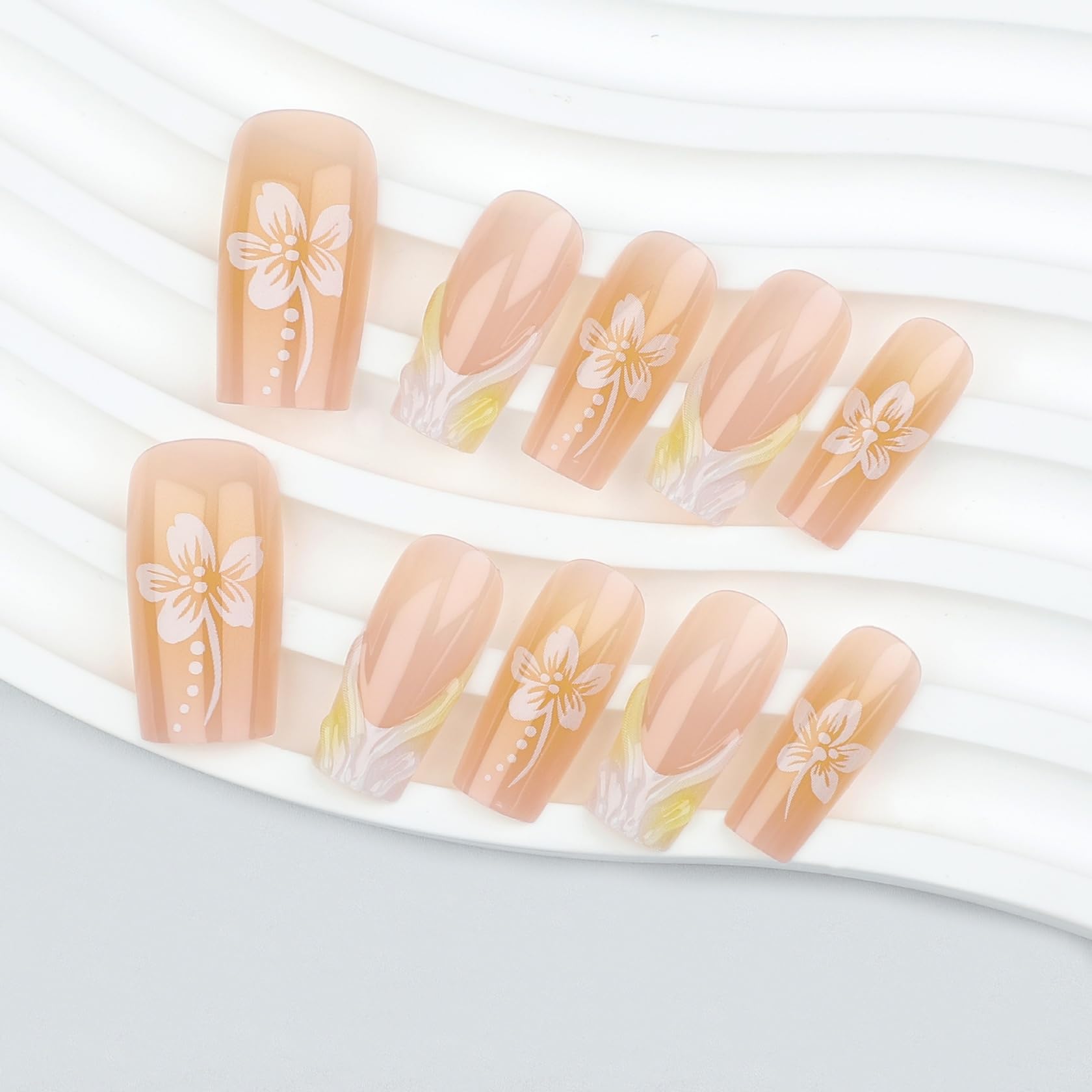 Künstliche Fingernägel Im Ombré-design Mit 3d-blumen Und Gold_voghion.com