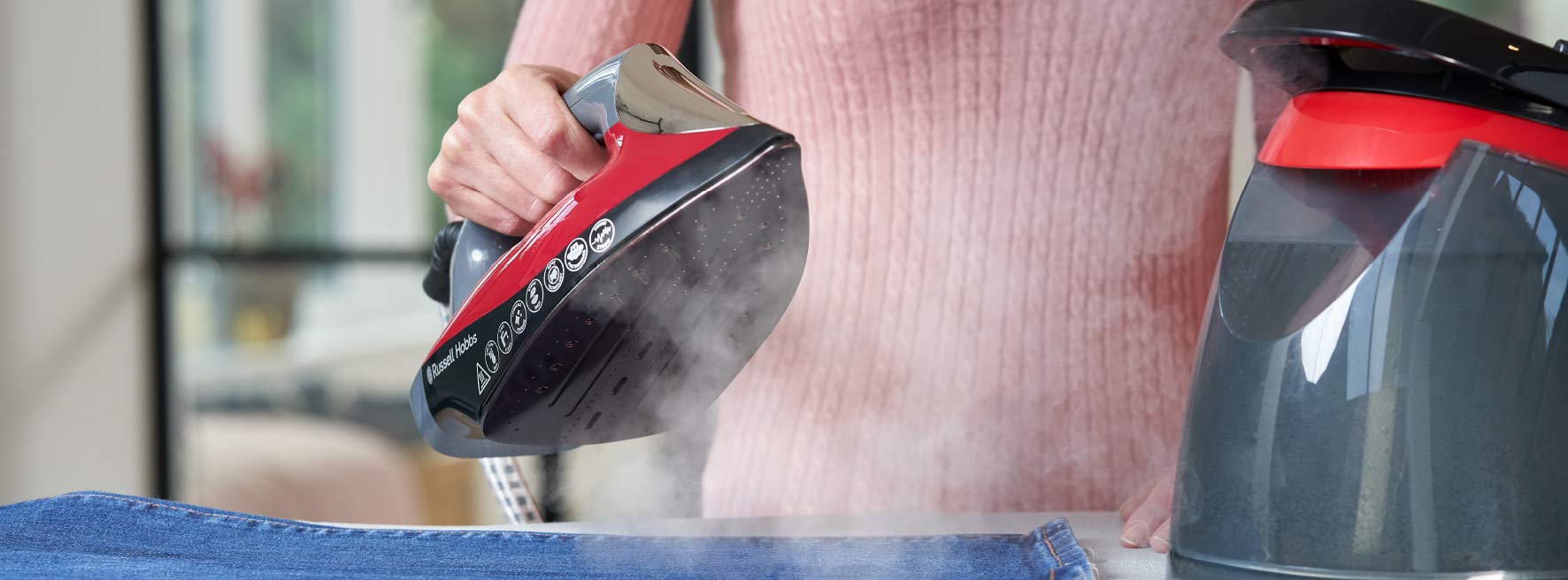 Russell Hobbs Centro de Planchado Quiet Super Steam Pro - 2750 W, Suela Cerámica, Tecnología One Temperature, Presión 8 Bares, Depósito 1,8L, Antical, Vapor Generado 315 g, Negro y Rojo - 24460-56