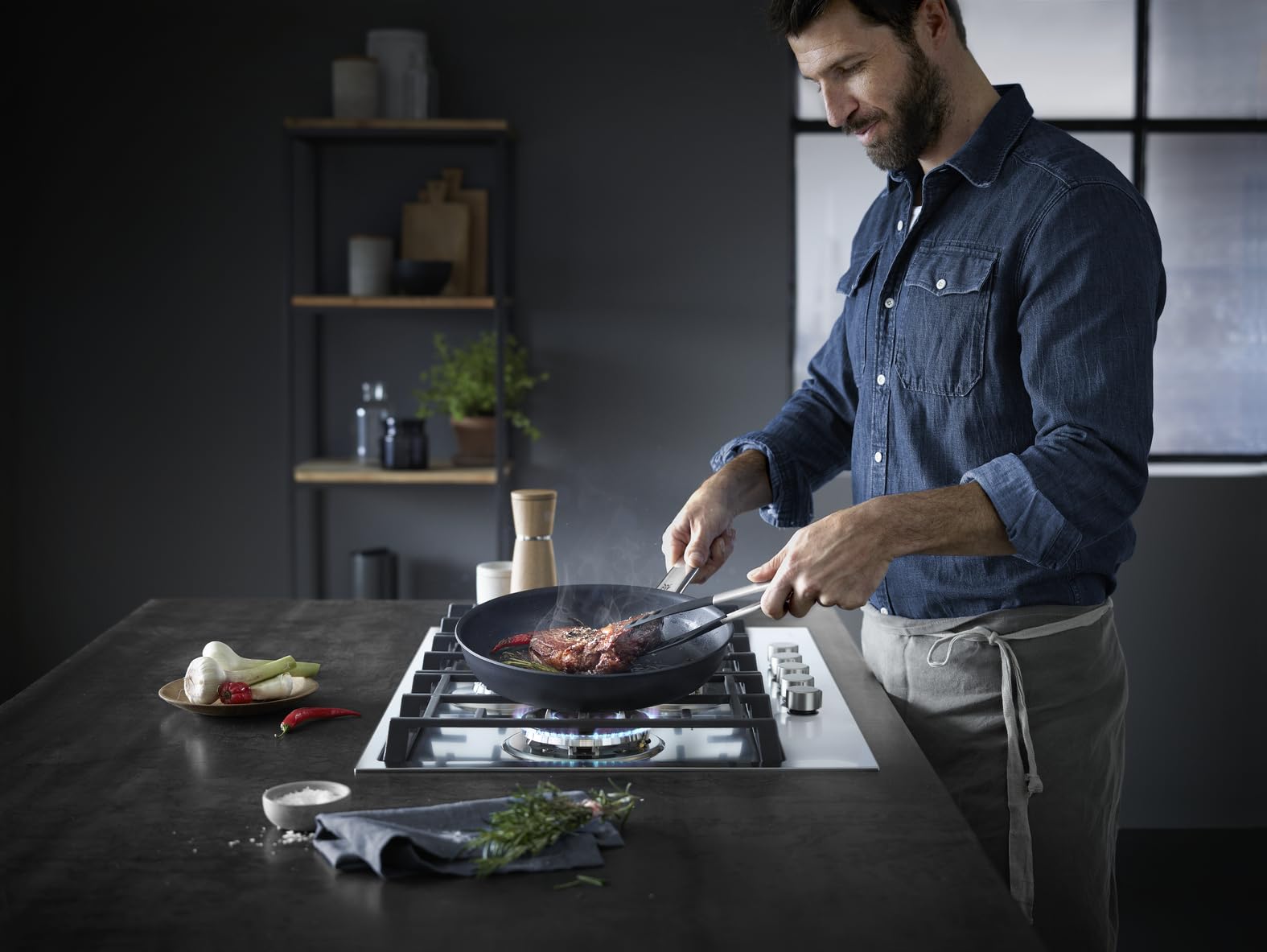 WMF Steak Profi Bratpfanne 24 cm Induktion, Steakpfanne ideal für scharfes Anbraten, Mehrschichtmaterial, Rapid Heat Control, Grillpfanne beschichtet